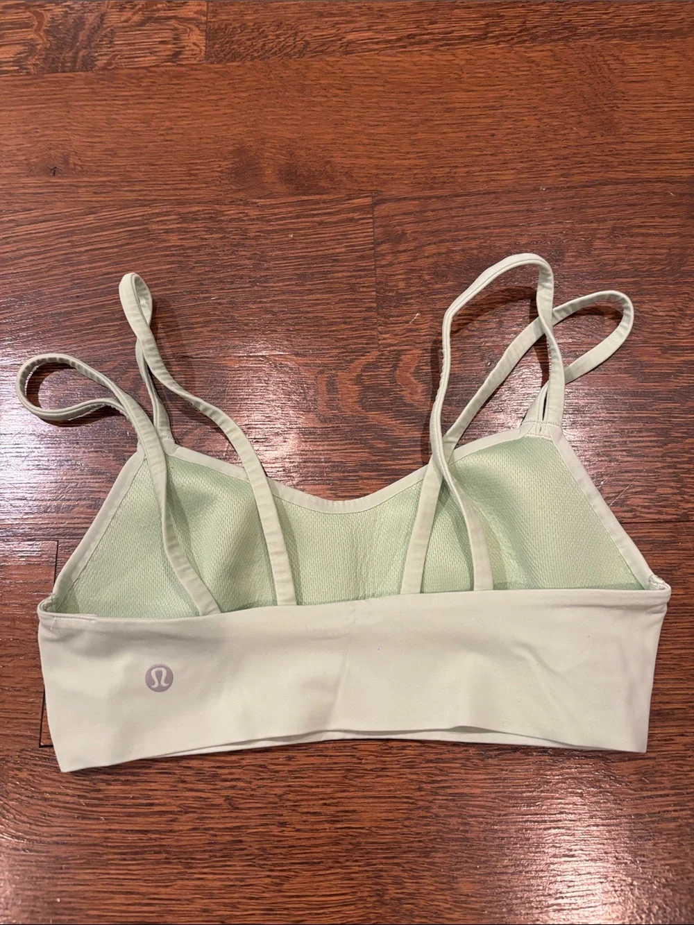 Lululemon Women’s Seamless Light Green Sports Bra Size 4 - Picture 2 of 4